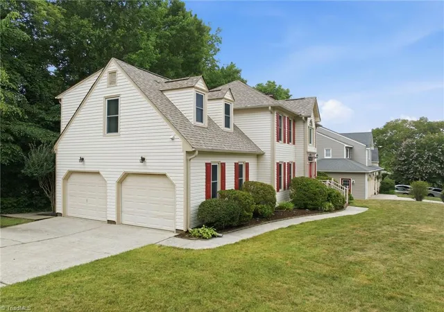 Photo 2 of Single family home for sale at 1 Downing Ridge Ct, Greensboro, NC 27407 | MLS# 1227192 | Listing updated on 2026-09-13