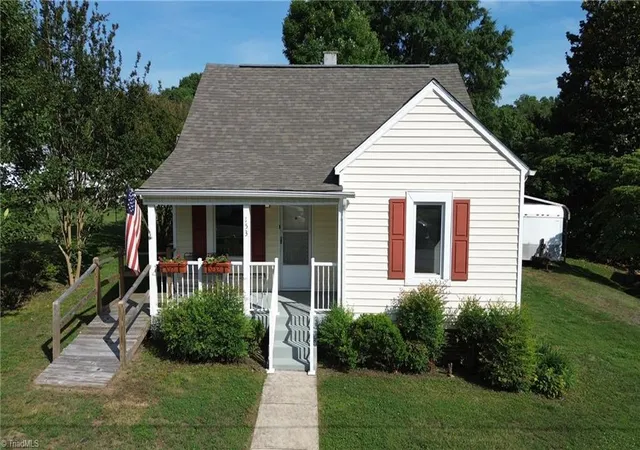 Homes for sale in Mount Airy, NC | 153 Green St, Mount Airy, NC 27030 | MLS# 1222744