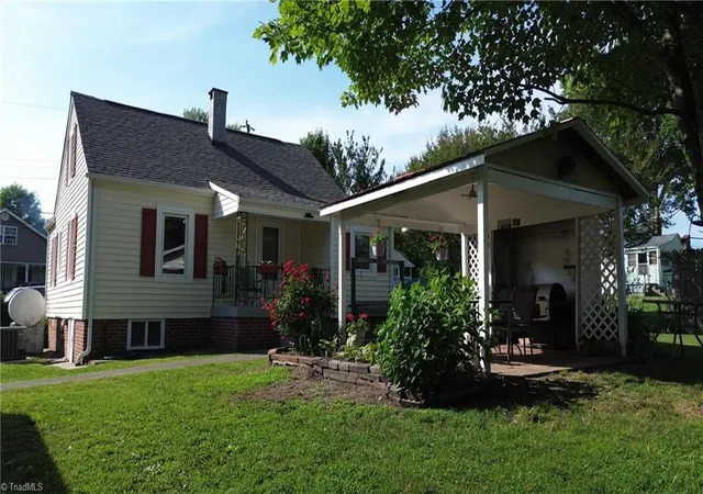 Homes for sale in Mount Airy, NC | 153 Green St, Mount Airy, NC 27030 | MLS# 1222744