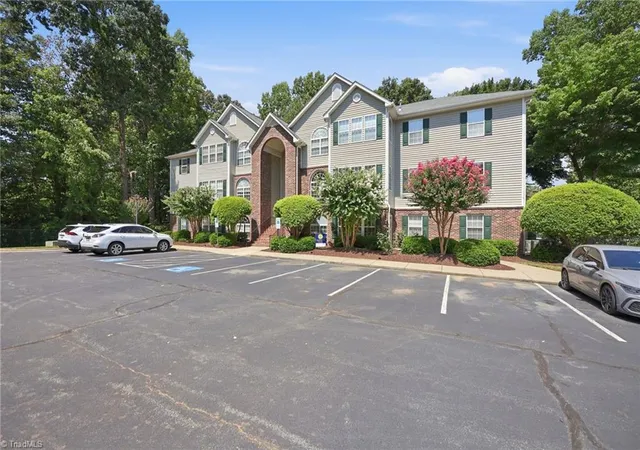 Photo 2 of Sale Pending at 212 Timberline Ridge Ct, Winston Salem, NC 27106 | MLS# 1233343 | Listing updated on 2026-09-22