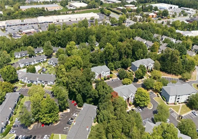Photo 4 of Sale Pending at 212 Timberline Ridge Ct, Winston Salem, NC 27106 | MLS# 1233343 | Listing updated on 2026-09-22