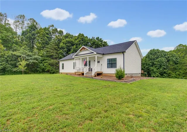 2nd image of 1500 Slate Rd, King, NC 27021 | MLS# 1230993