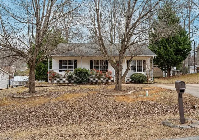 Photo 2 of Single family home for sale at 113 Falling Crk Dr, Thomasville, NC 27360 | MLS# 1207869 | Listing updated on 2026-09-16