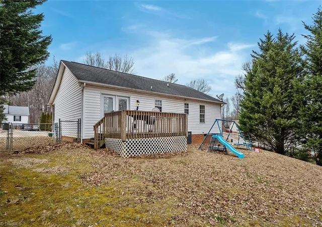 Photo 3 of Single family home for sale at 113 Falling Crk Dr, Thomasville, NC 27360 | MLS# 1207869 | Listing updated on 2026-09-16