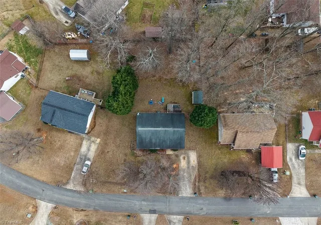 Photo 4 of Single family home for sale at 113 Falling Crk Dr, Thomasville, NC 27360 | MLS# 1207869 | Listing updated on 2026-09-16