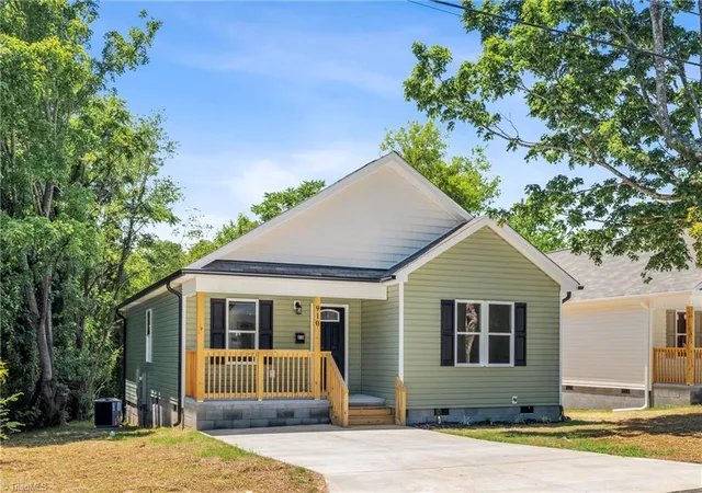 Photo 2 of Sale Pending at 910 Roosevelt St, Winston Salem, NC 27105 | MLS# 1228062 | Listing updated on 2026-09-11