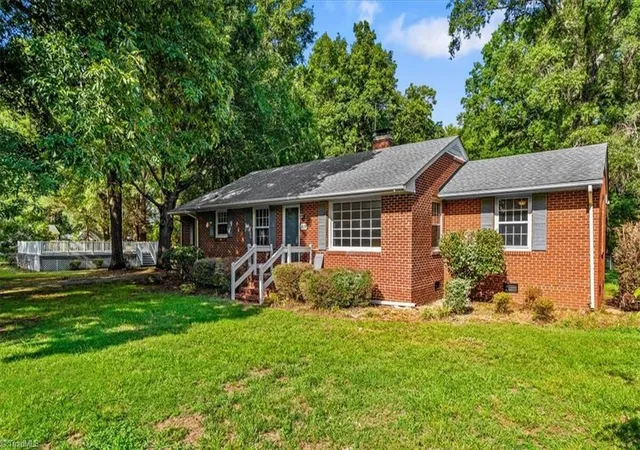 2nd image of 815 Coleman Dr, Whitsett, NC 27377 | MLS# 1230082