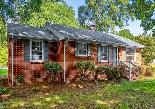 3rd image of 815 Coleman Dr, Whitsett, NC 27377 | MLS# 1230082