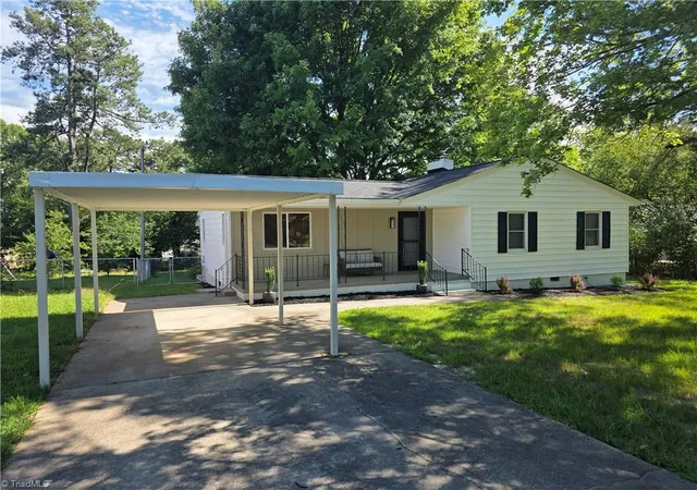 Homes for sale in Lexington, NC | 323 Western Blvd, Lexington, NC 27295 | MLS# 1225696
