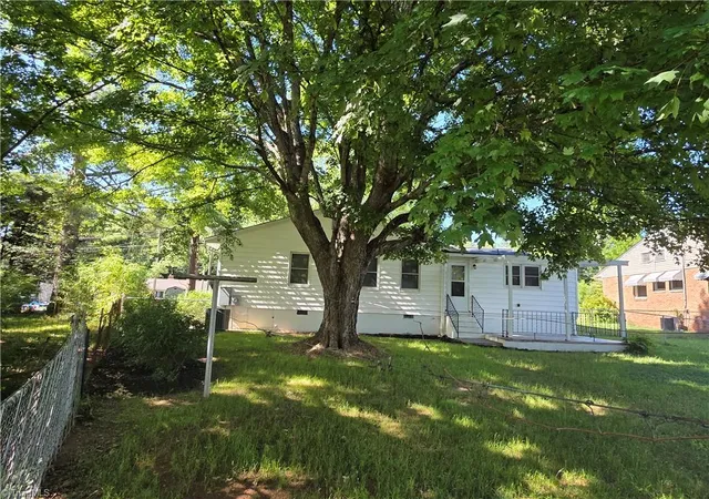 Homes for sale in Lexington, NC | 323 Western Blvd, Lexington, NC 27295 | MLS# 1225696