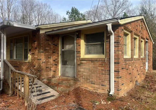 Photo 3 of Sale Pending at 7518 Russell Rd, Durham, NC 27712 | MLS# 1211815 | Listing updated on 2026-05-16