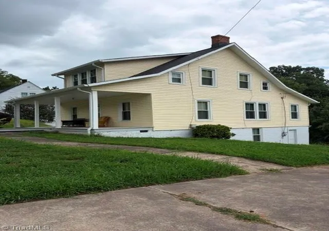 Photo 4 of Single family home for sale at 911 I St, North Wilkesboro, NC 28659 | MLS# 1228646 | Listing updated on 2026-07-24