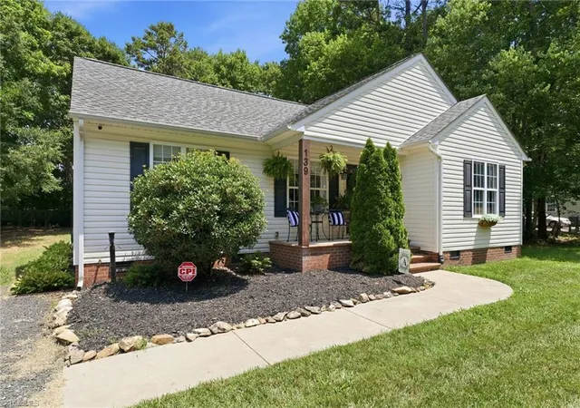 Homes for sale in Randleman, NC | 139 Homer Ln, Randleman, NC 27317 | MLS# 1226493