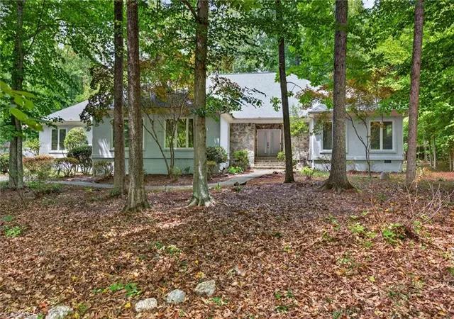 Photo 2 of Single family home for sale at 2400 Hunters Xing Trl, Summerfield, NC 27358 | MLS# 1228826 | Listing updated on 2026-10-05