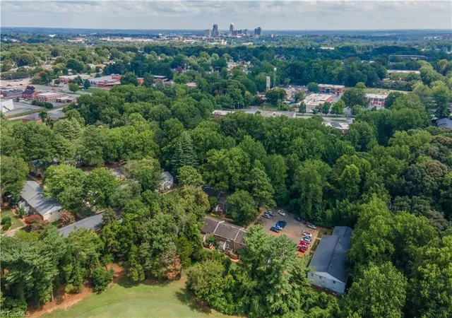 2nd image of 2811 Bleeker Sq #F, Winston Salem, NC 27106 | MLS# 1230644