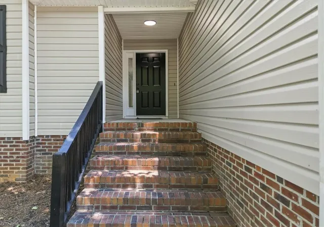 Homes for sale in High Point, NC | 129 Orville Dr, High Point, NC 27260 | MLS# 1222710