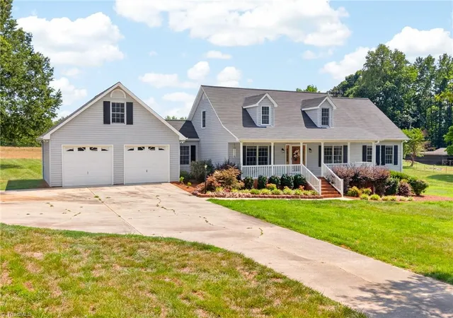 Homes for sale in Seagrove, NC | 5963 Southrock St, Seagrove, NC 27341 | MLS# 1226519