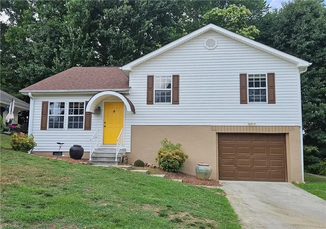 Homes for sale in Winston Salem, NC | 1665 Tadmore St, Winston Salem, NC 27127 | MLS# 1226073