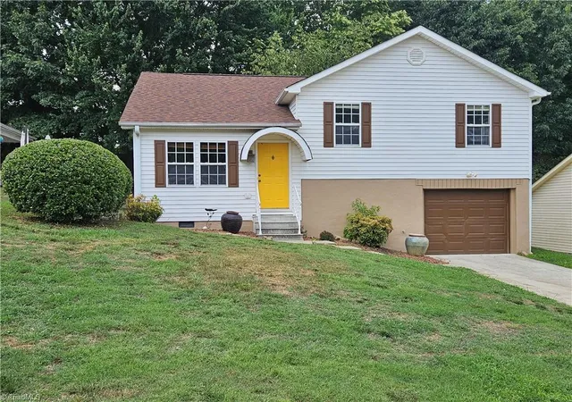 Homes for sale in Winston Salem, NC | 1665 Tadmore St, Winston Salem, NC 27127 | MLS# 1226073