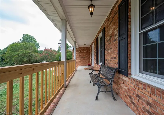 Homes for sale in Clemmons, NC | 7013 Upland Rd, Clemmons, NC 27012 | MLS# 1226213