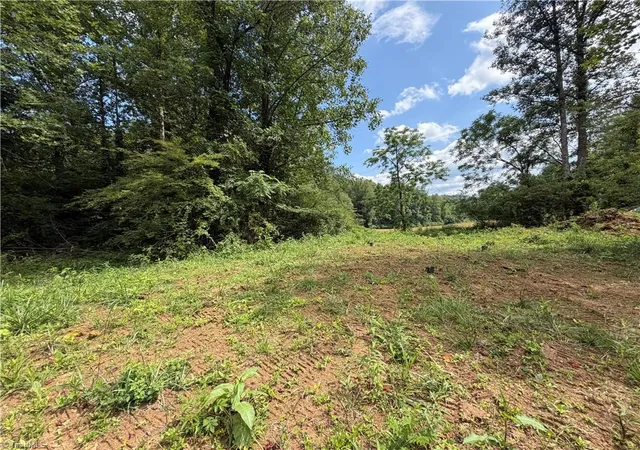 Homes for sale in Lenoir, NC | 2888 Craig Hollow Ln, Lenoir, NC 28645 | MLS# 1224180
