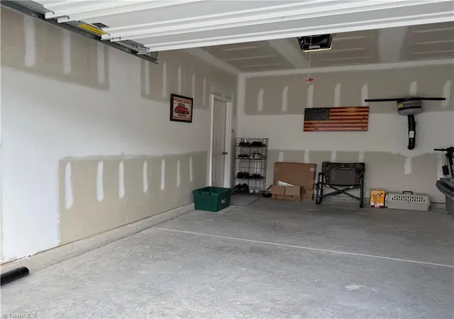 Photo 3 of Single family home for sale at 4035 Aster Point Ct, Pfafftown, NC 27040 | MLS# 1216345 | Listing updated on 2026-09-15