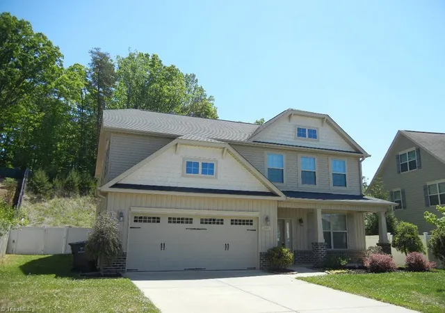 Photo 3 of Sale Pending at 3681 Vestavia Dr, Kernersville, NC 27284 | MLS# 1217260 | Listing updated on 2026-09-17