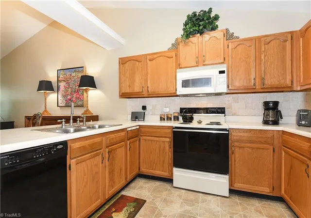 5th image of 3122 Woodpoint St, Jamestown, NC 27282 | MLS# 1225823