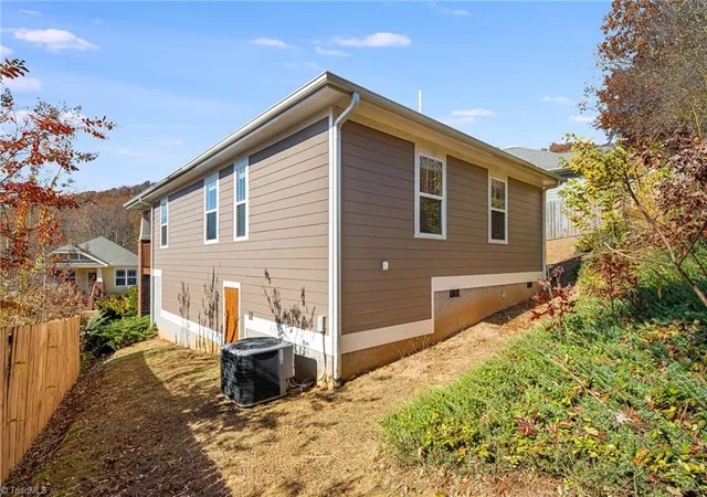 27th image of 11 Byrdcliffe Ln, Asheville, NC 28805 | MLS# 1202182