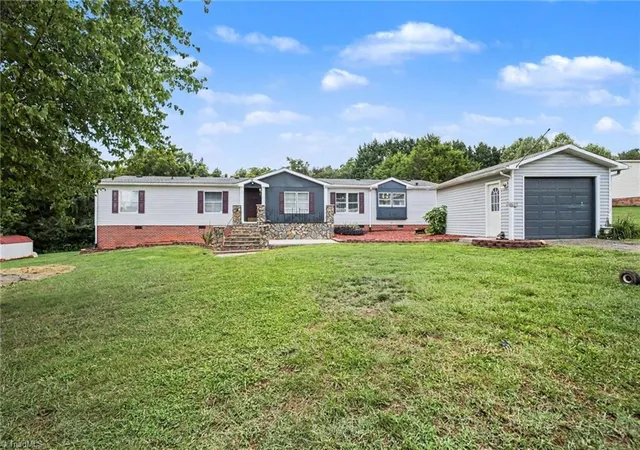5th image of 1060 Knobview Ln, Pilot Mountain, NC 27041 | MLS# 1230618