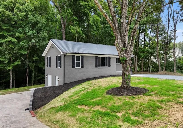 Photo 4 of Single family home for sale at 1855 Stemp Everhart Rd, Thomasville, NC 27360 | MLS# 1230163 | Listing updated on 2026-09-22