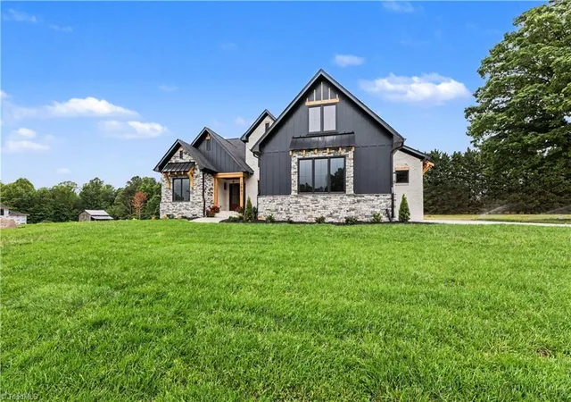 4th image of 2831 Lockland Dr, Oak Ridge, NC 27310 | MLS# 1217056