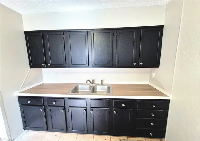 4th image of 758 Clemmonsville Cir, Winston Salem, NC 27107 | MLS# 1212382