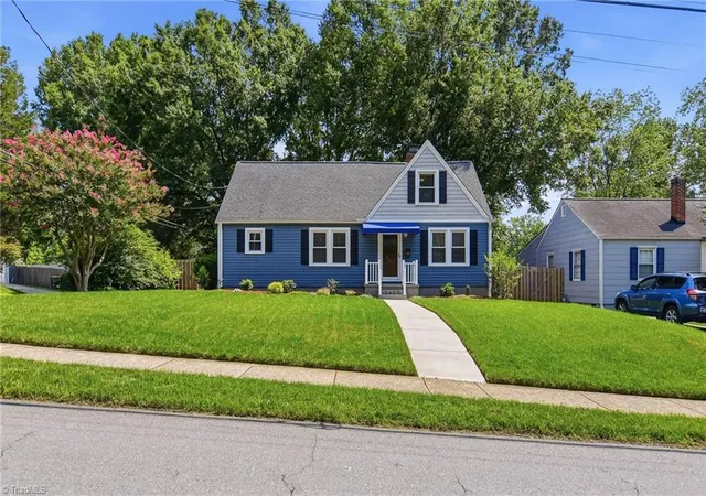 Photo 3 of Sale Pending at 2400 Westover Dr, Winston Salem, NC 27103 | MLS# 1229531 | Listing updated on 2026-09-13