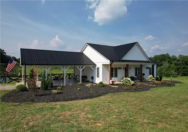 4th image of 1004 Tilley Farm Rd, Pinnacle, NC 27043 | MLS# 1228039