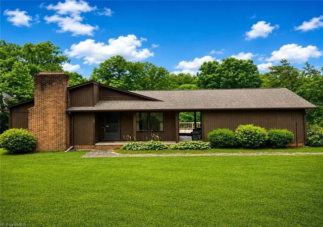 1st image of 307 Valleygreen Trl, Pinnacle, NC 27043 | MLS# 1227452