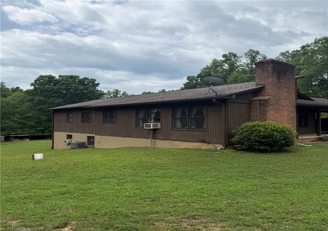 2nd image of 307 Valleygreen Trl, Pinnacle, NC 27043 | MLS# 1227452