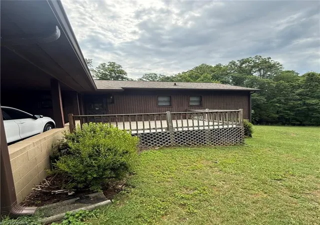 3rd image of 307 Valleygreen Trl, Pinnacle, NC 27043 | MLS# 1227452