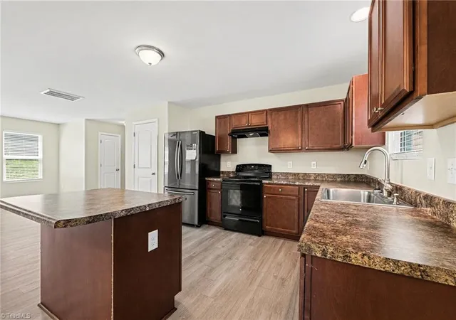 Photo 4 of Single family home for sale at 4586 Sun Valley Ln, Kernersville, NC 27284 | MLS# 1215707 | Listing updated on 2026-10-02