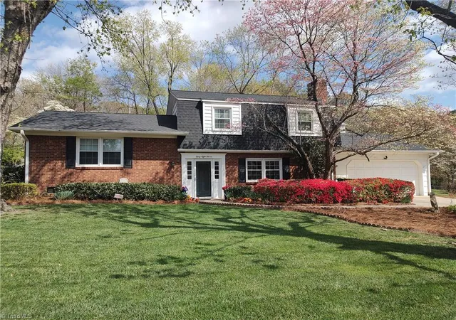 Photo 1 of Single family home for sale at 3811 Willowood Dr, Clemmons, NC 27012 | MLS# 1214247 | Listing updated on 2026-09-15