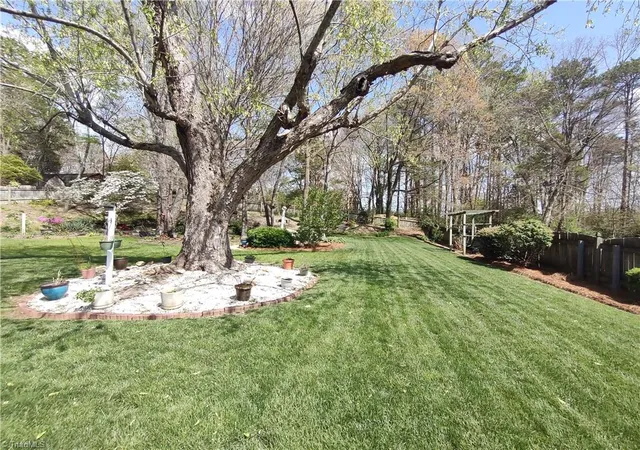 Photo 2 of Single family home for sale at 3811 Willowood Dr, Clemmons, NC 27012 | MLS# 1214247 | Listing updated on 2026-09-15