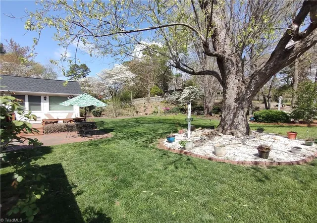 Photo 3 of Single family home for sale at 3811 Willowood Dr, Clemmons, NC 27012 | MLS# 1214247 | Listing updated on 2026-09-15