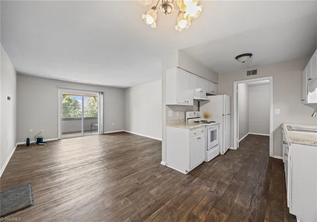 Homes for sale in Winston Salem, NC | 2240 Sunderland Rd #55N, Winston Salem, NC 27103 | MLS# 1216010
