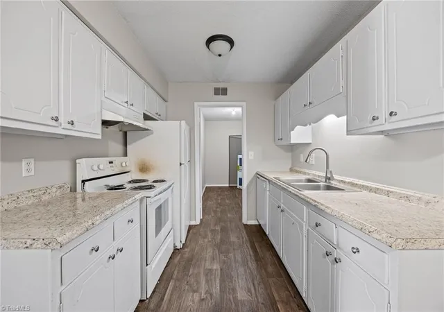 Homes for sale in Winston Salem, NC | 2240 Sunderland Rd #55N, Winston Salem, NC 27103 | MLS# 1216010