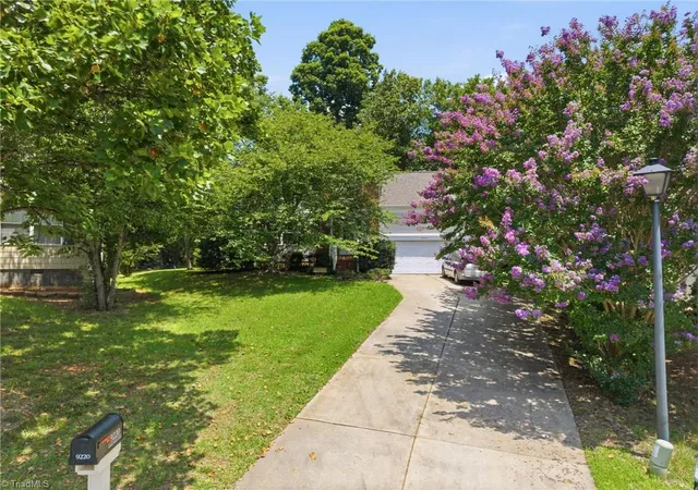 Photo 3 of Sale Pending at 9220 Garnet Fld Ct, Charlotte, NC 28269 | MLS# 1228852 | Listing updated on 2026-10-17