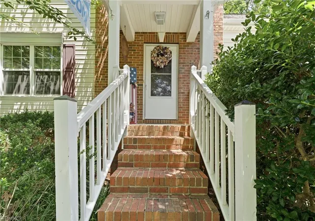 Photo 3 of Sale Pending at 9220 Garnet Fld Ct, Charlotte, NC 28269 | MLS# 1228852 | Listing updated on 2026-10-17