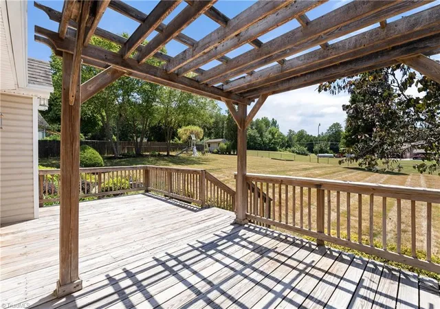 Photo 4 of Single family home for sale at 8140 Spring Holw Ct, Belews Creek, NC 27009 | MLS# 1224738 | Listing updated on 2026-09-10