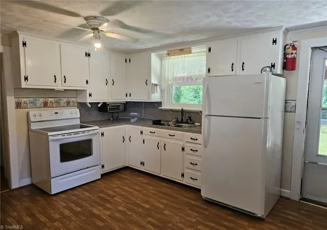 4th image of 226 E Elm St, Mount Airy, NC 27030 | MLS# 1223479