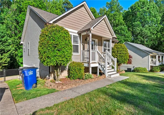 3rd image of 1743 Willa Pl Dr, Kernersville, NC 27284 | MLS# 1216198