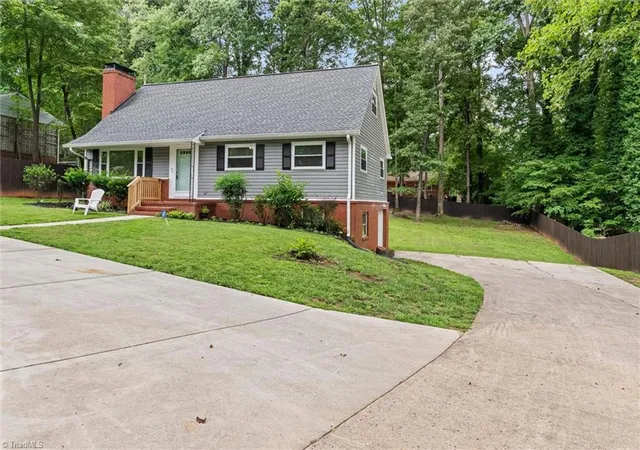 2nd image of 521 Dogwood Cir, High Point, NC 27260 | MLS# 1230352
